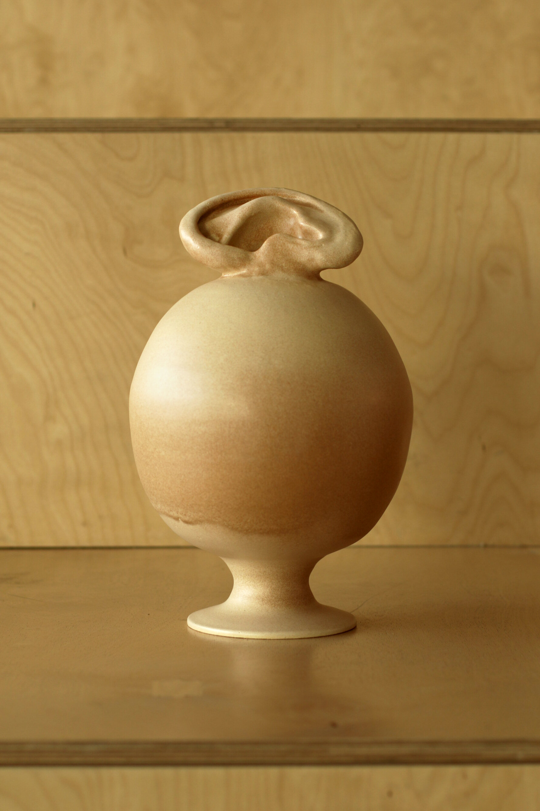 EarVase_handsculpted vase_stoneware glaze_36x20x20cm_2020.JPG