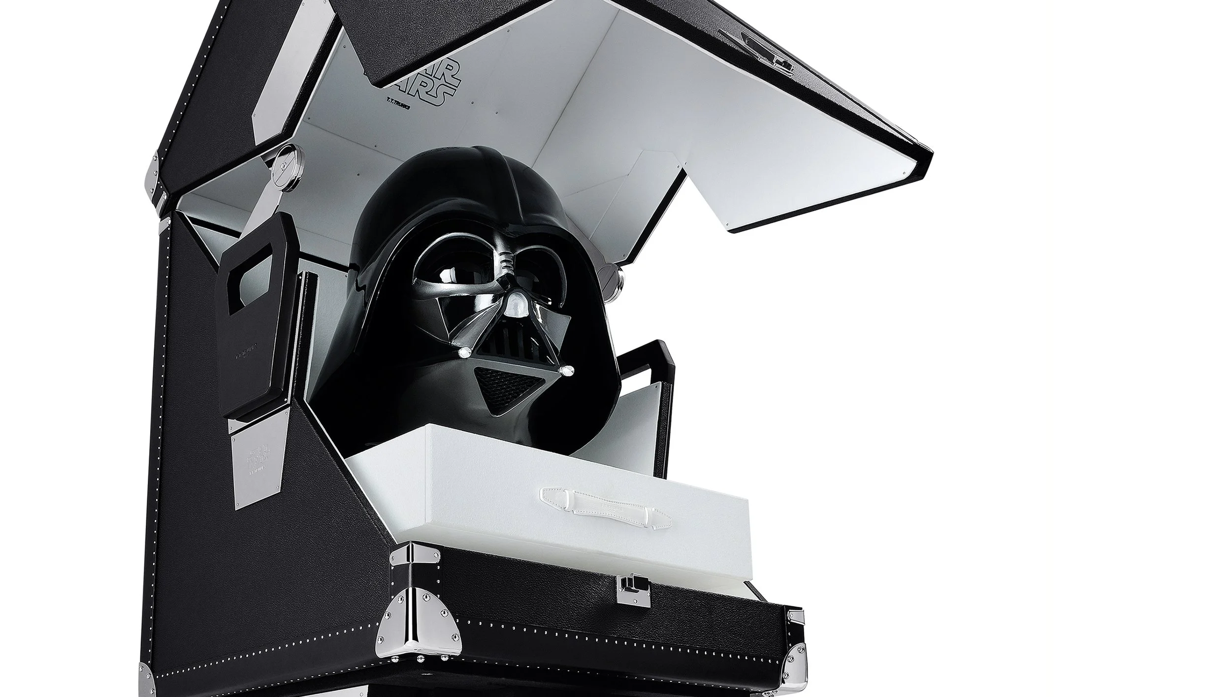 Darth Trunk T.T.Trunks, création unique pour la fondation Womanity