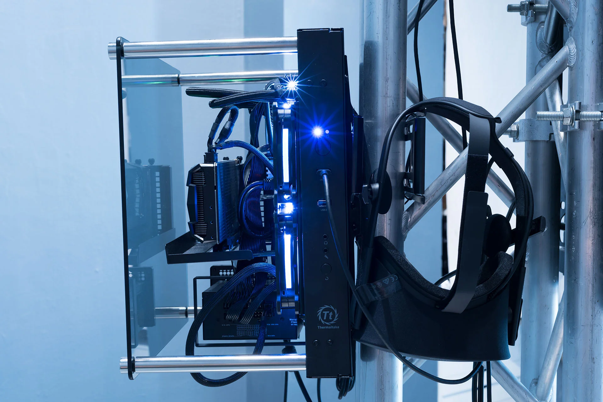 Pando Endo, 2017, Realtime simulation with 4 drone cameras. Pando Endo was made as an art commission for Worm 's first online issue, “Refuse: (v)(n)(-)”: http://www.wormrefuse.org/pandoendo . Photo courtesy of the artist