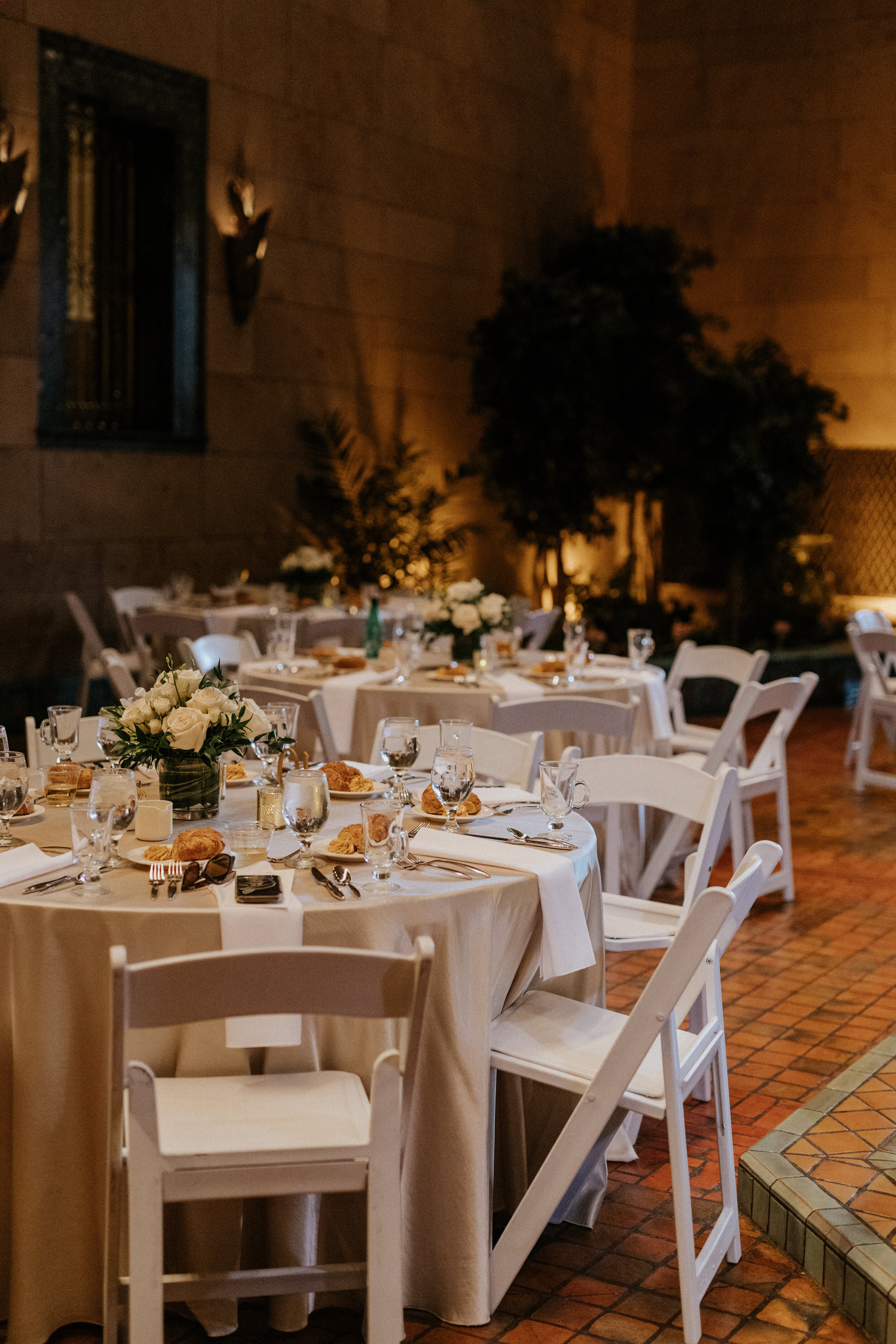 RomanticTuscanyInspiredWeddingattheJoslynArtMuseuminOmahaNebraska-TheStaneks-TrinJensenPhotography-337.jpg