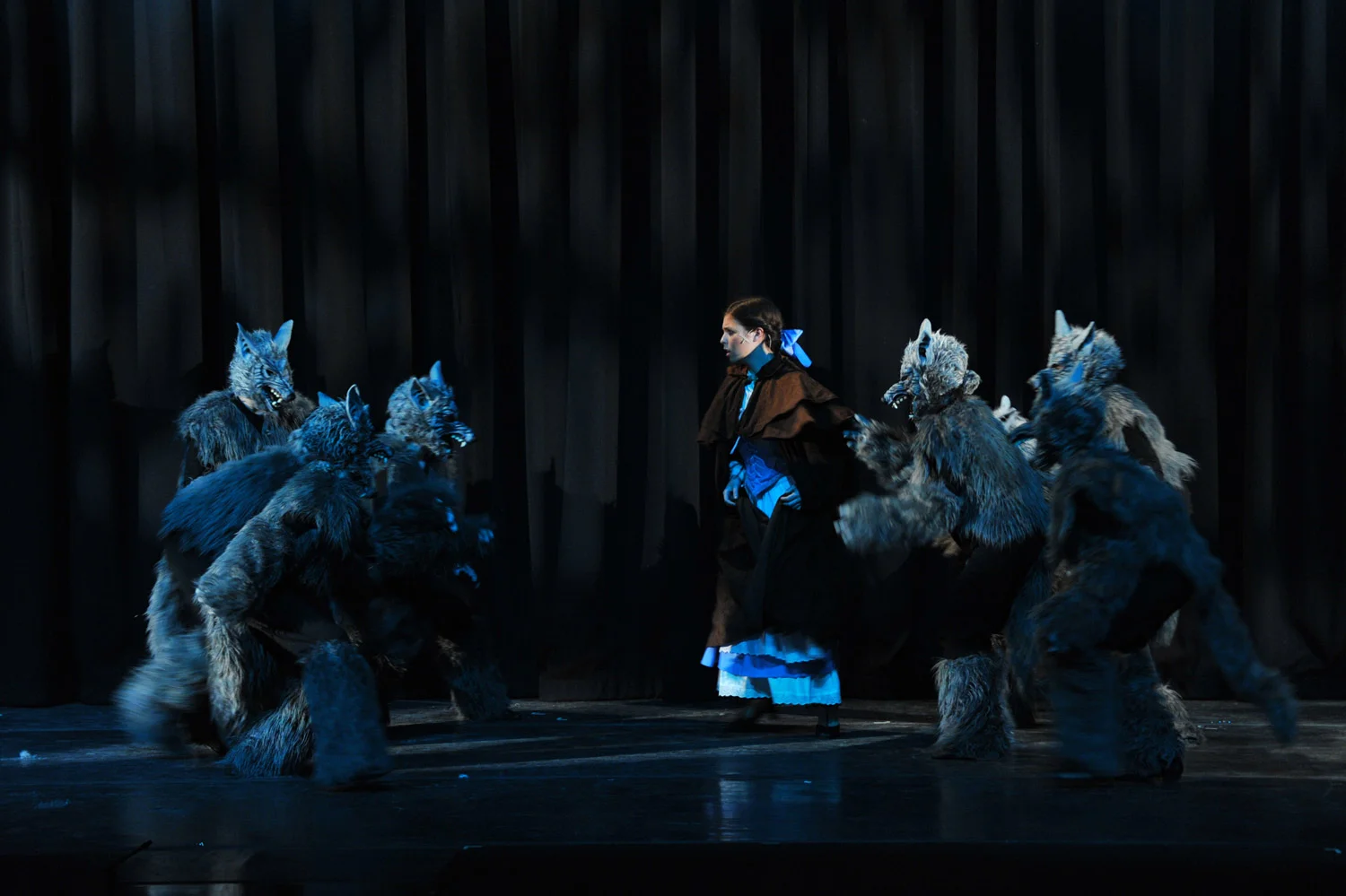 7.9-belle-wolves.jpg