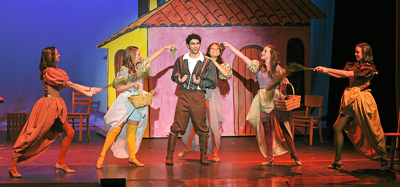 2012KissMeKate_CHM_6970_edited.jpg