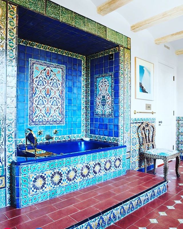 These Persian ceramic tiles are what dreams are made of! .
.
.
#kgdesigns #interiordesign #kaygenuadesigns #fortworthinteriordesigner #fortworth #blogger #interiordesigner #designer 
#design #homedecor #interiors #decor #blog #fwinteriordesigner #ftw