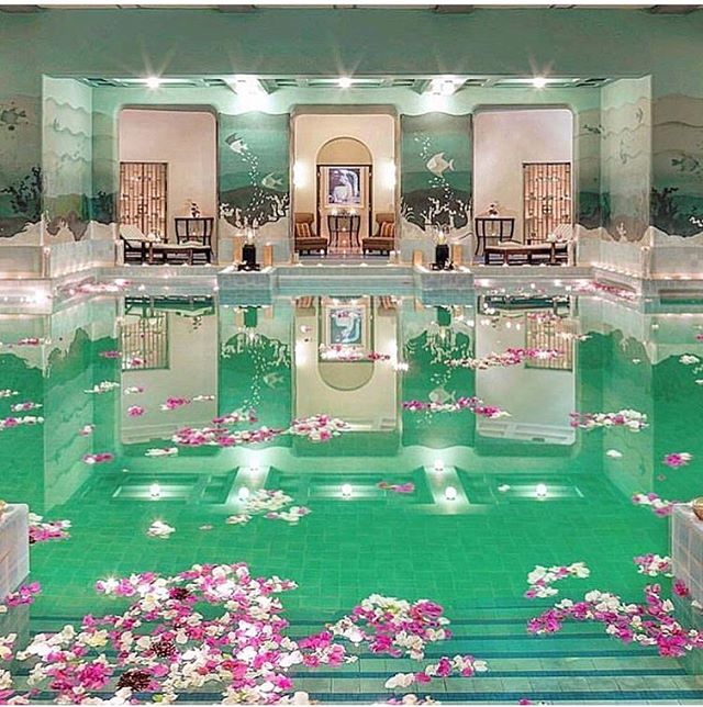 This is a decadent beauty! I could float in this pool for days!!! .
.
.
#kgdesigns #interiordesign #kaygenuadesigns #fortworthinteriordesigner #fortworth #blogger #interiordesigner #designer 
#design #homedecor #interiors #decor #blog #fwinteriordesi