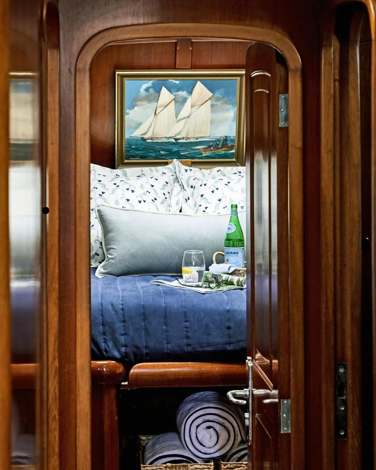 snowhawk-wooden-sailing-yacht-sloss-forward-cabin-bed-jpg-1561487898.jpg