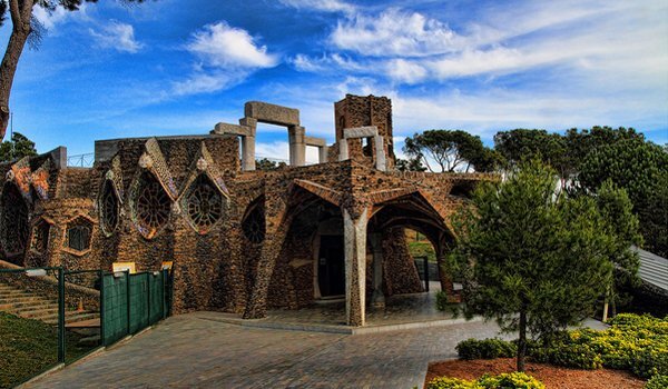 Colonia-Guell.jpg