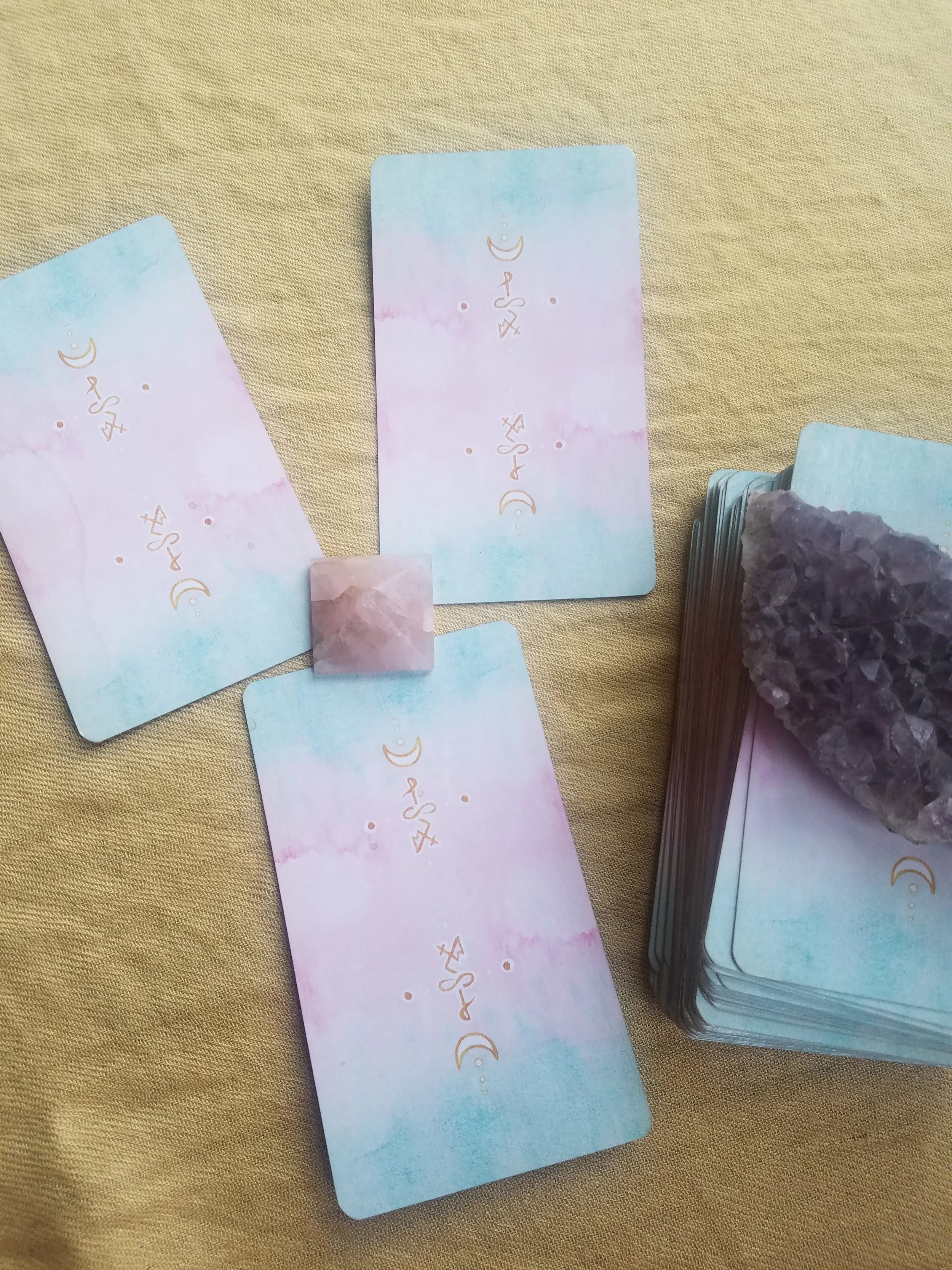 This deck is the Numinous Tarot & for a short time, you can grab one here !