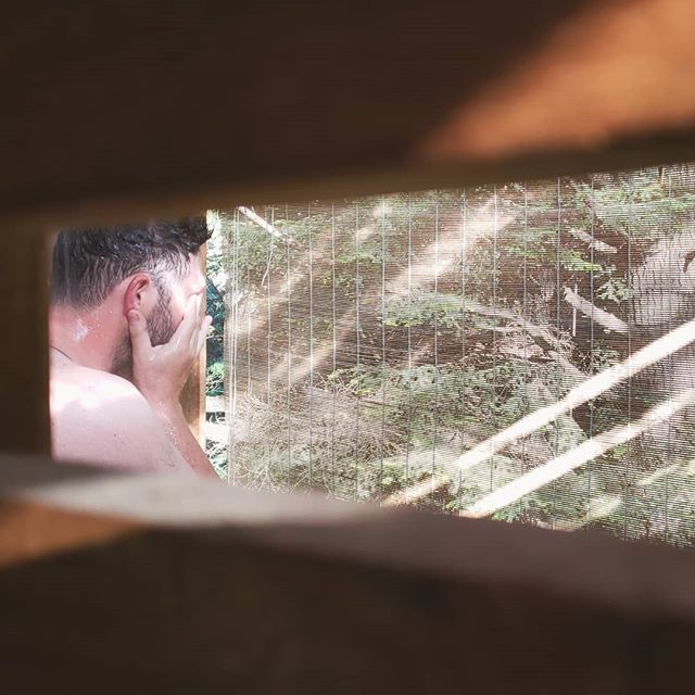 This is me not taking photos of my husband in the amazing outdoor shower at @bilstoncreekfarm. I couldn't help myself... morning light, amazing setting, and come on, HUSBAND!