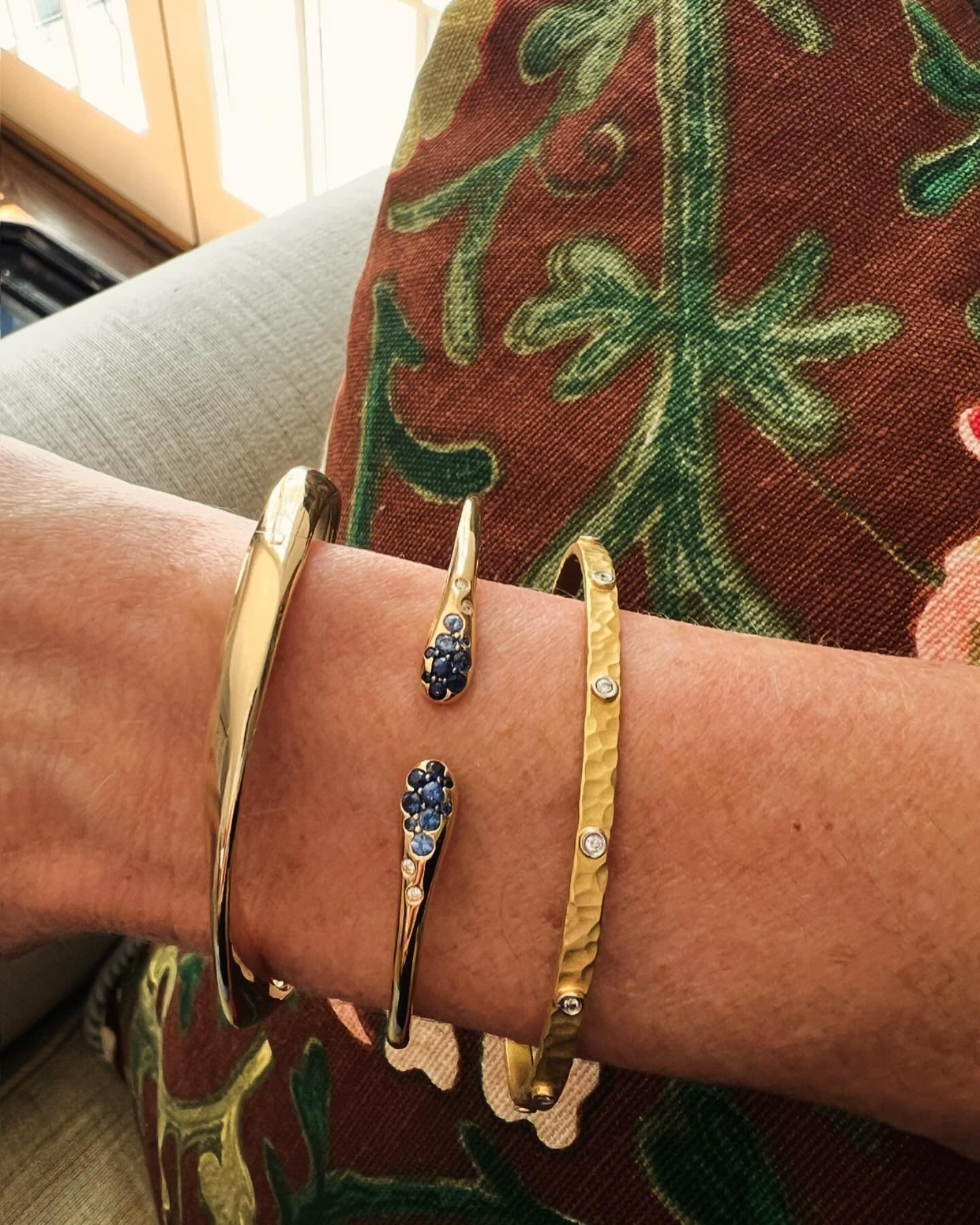 Which is your favorite? Twist bangle, flexible ombr&eacute; sapphire, hammered gold with diamonds. Love them all ❤️

#goldbangles #stackem #sapphireombre #juliaballentinefinejewelry #hammeredgold #diamondbangle