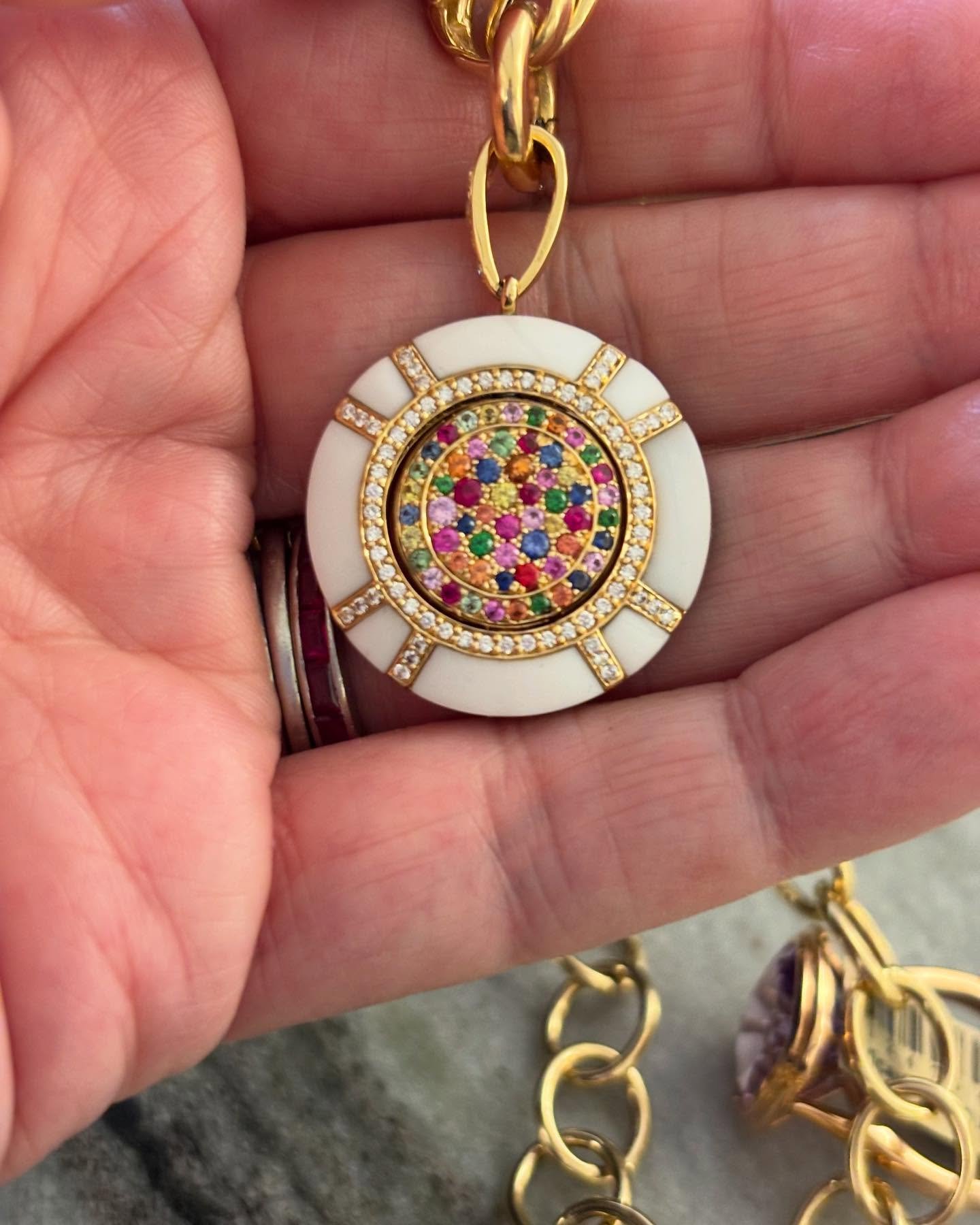 An absolutely stunning pendant&hellip; the center section flips to reveal a second side&hellip;. 🩷❤️💚💛

#beautifuljewelry #stunningpendants #pendants #forevergifts