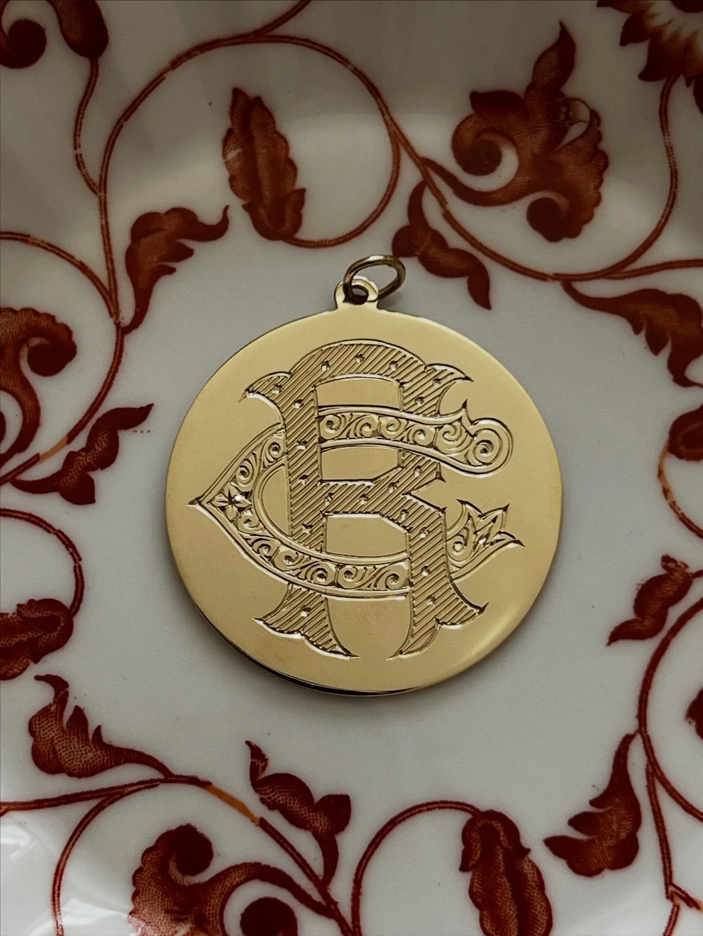 October 15th is the deadline to order our signature JBFJ Custom Discs for Holiday delivery. All discs are solid 14k yellow gold and include a custom design and hand engraving on the front. Fluted edges and engraving on the back are optional and addit