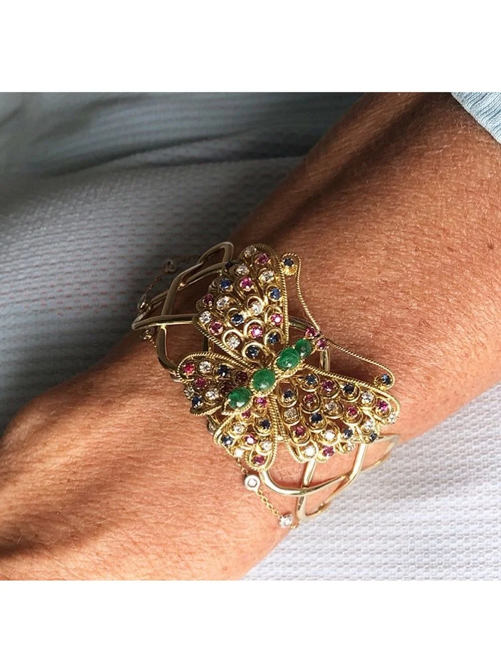 An oldie but a goodie&hellip;. A butterfly brooch becomes a fabulous butterfly cuff 🦋 🩷🦋

#juliaballentinefinejewelry #butterflycuff #butterflybracelet #repurposeyourjewels #vintagebecomesnew