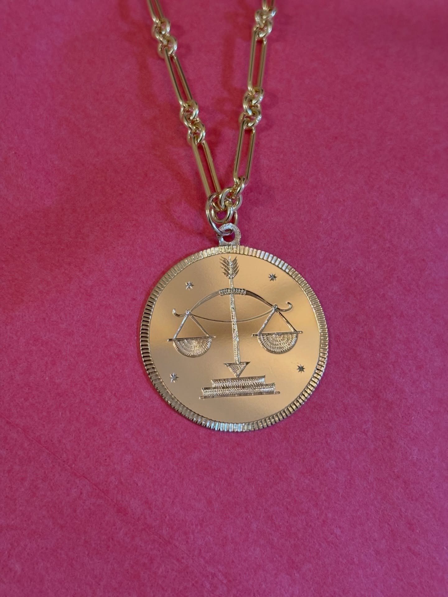 It was so wonderful working with @alblades on this incredible custom hand engraved gold disc. Two zodiac signs come together to create one absolutely beautiful design with a fluted edge and a palm tree on the back. Completed with our favorite triple 