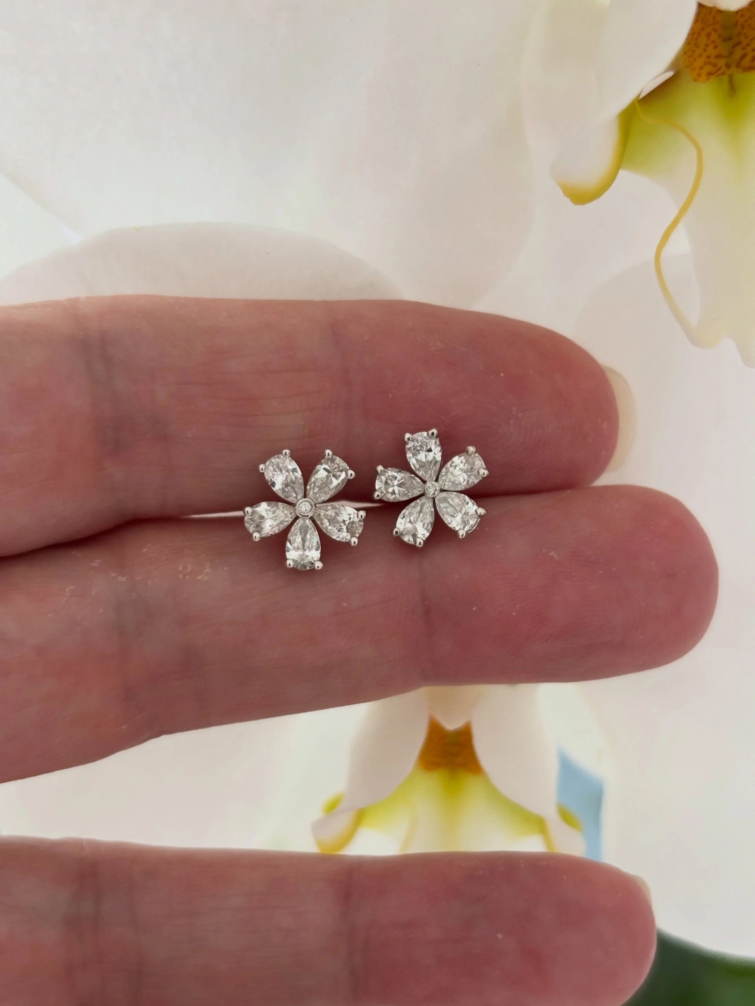 We just got another pair in!! 🩷🌸

What could be a more perfect gift - It&rsquo;s wedding and anniversary season 🩷 On top of graduations and Mother&rsquo;s Day Sunday we have been very busy and have lots of new lovelies coming in&hellip; 

#diamond