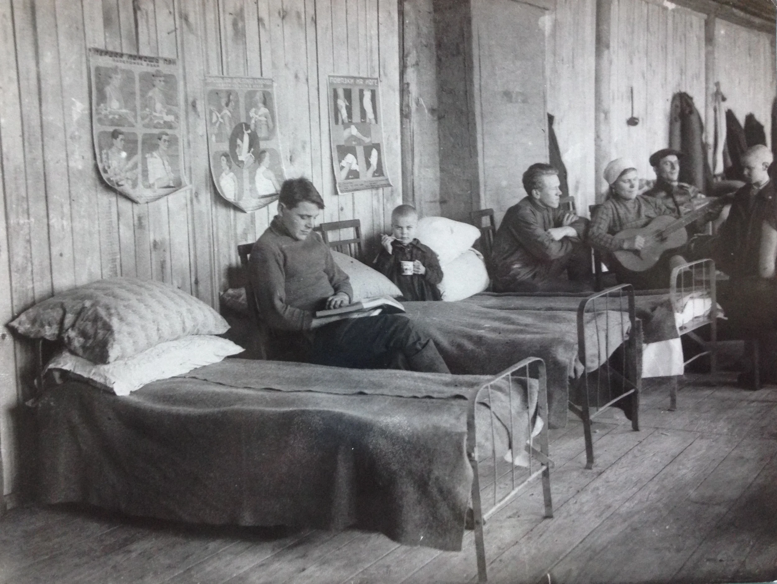 Family barracks, Magnitogorsk, c.1930 (Magnitogorskii kraevedcheskii muzei, MKM)