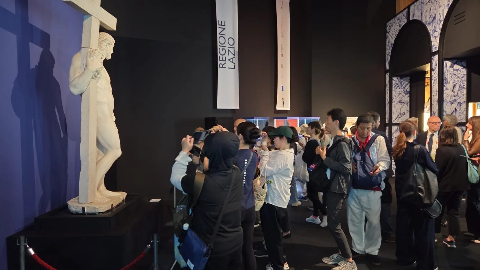 LA STATUA DI MICHELANGELO - RAPPRESENTANZA DELL’ITALIA ALL’EXPO INTERNAZIONALE A OSACA IN GIAPPONE
