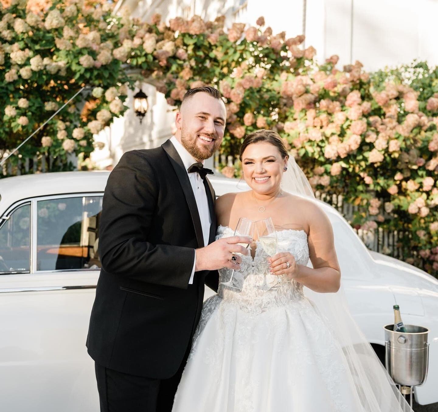 These smiles say it all! Congratulations - we would host your massively fun celebration over, and over again, if we could! 🎉🤍💍

📸 @paneraibarry