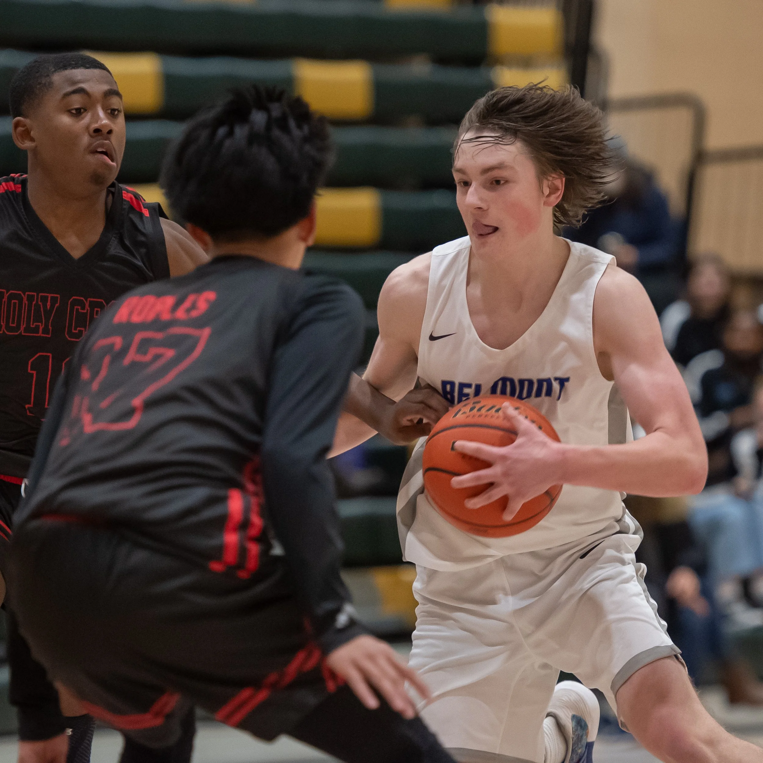 (BOYS) Barn burner as Holy Cross drops to Belmont in Thursday evening matchup 