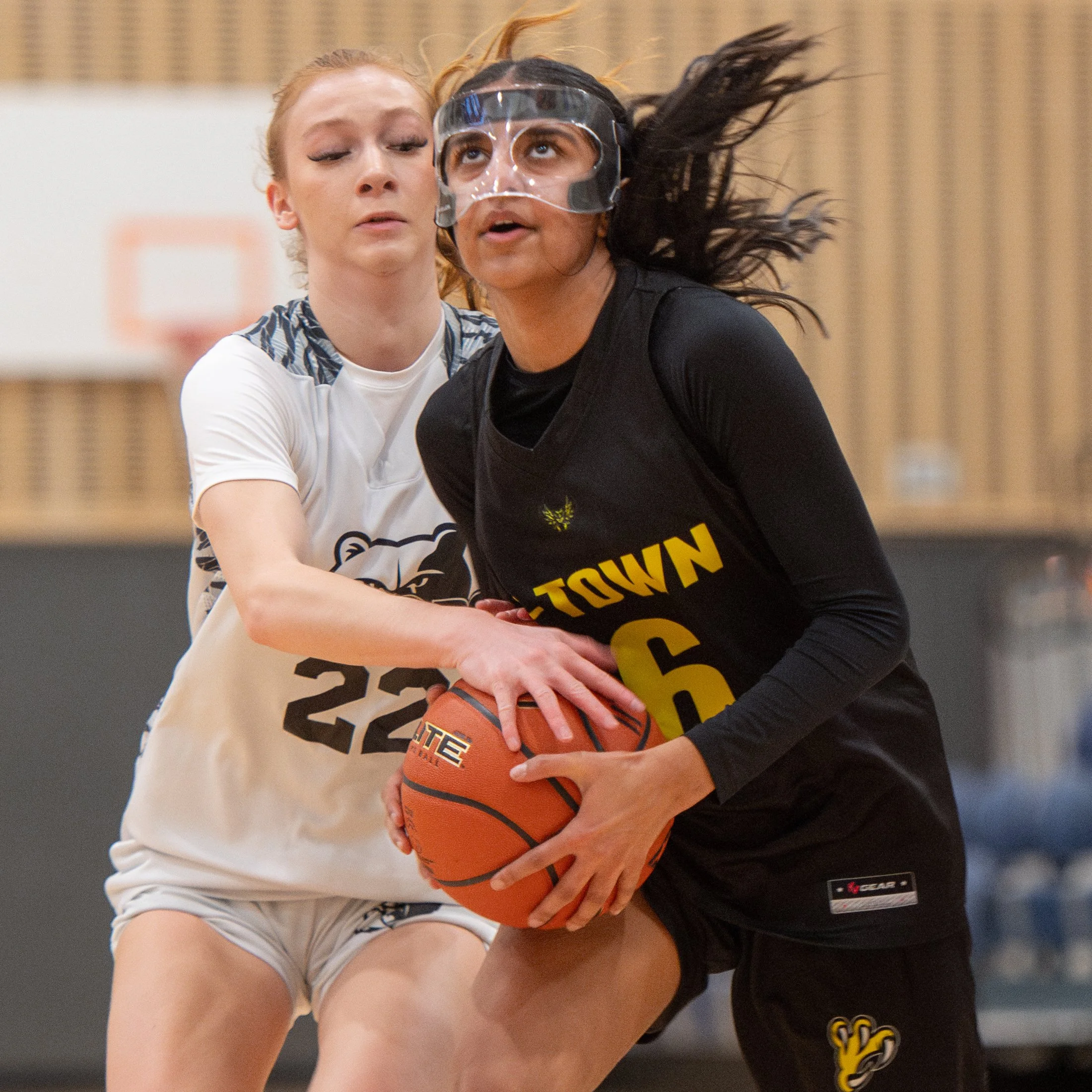 Owls Soar to Victory: Kelowna Outlast the Kodiaks in an Opening Round Battle