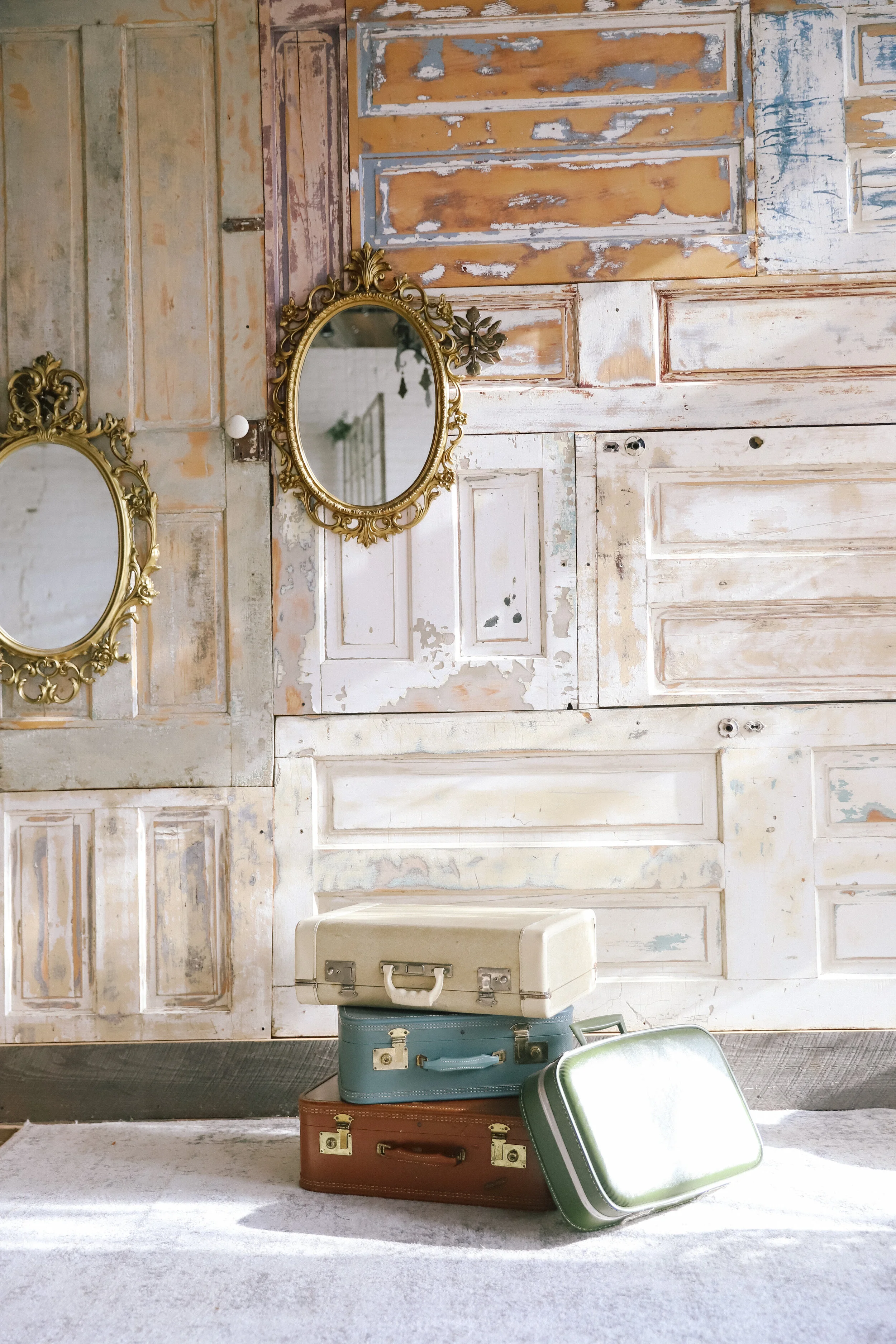 VINTAGE SUITCASES $6