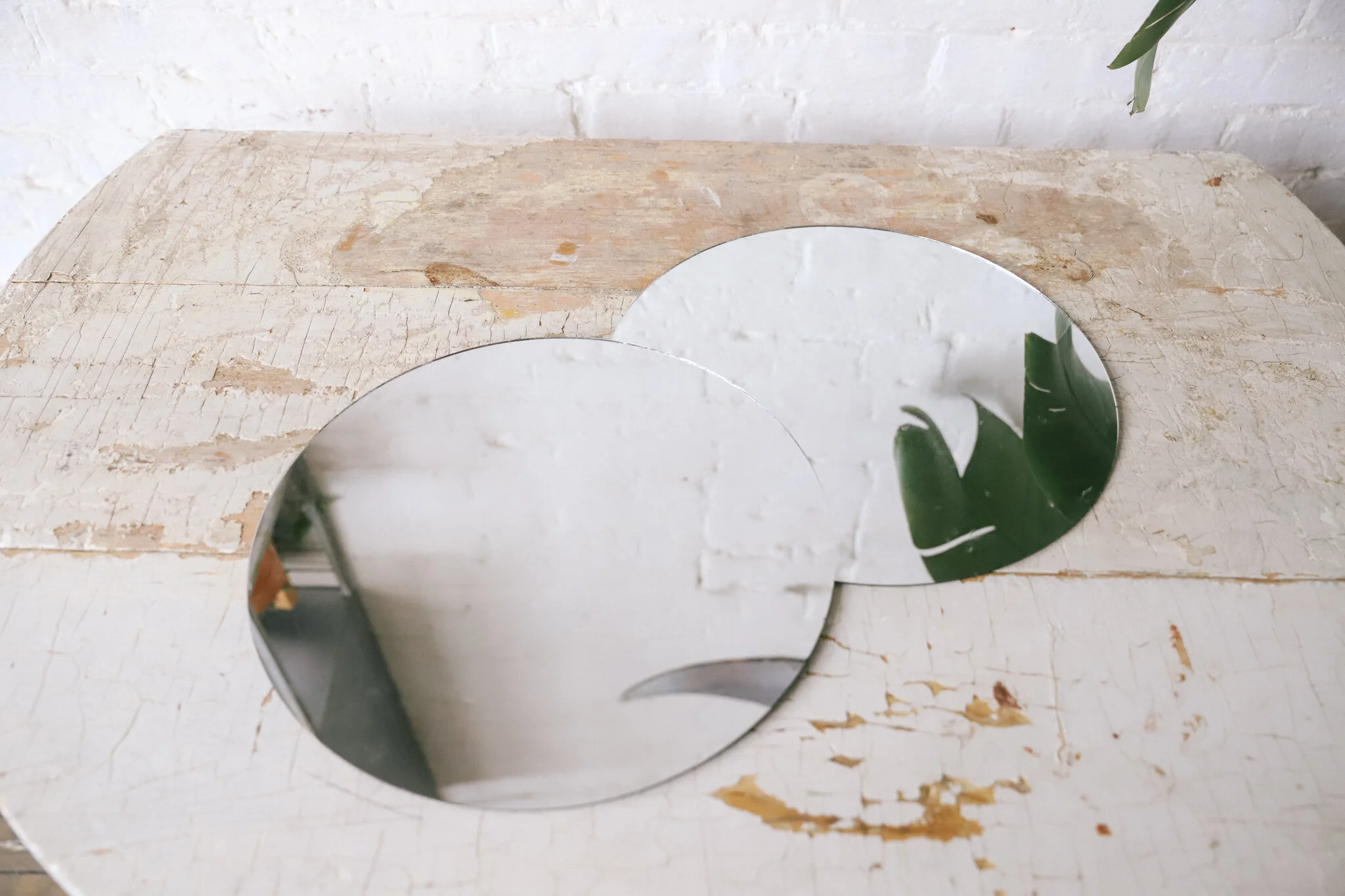 FLAT CIRCLE MIRRORS $1