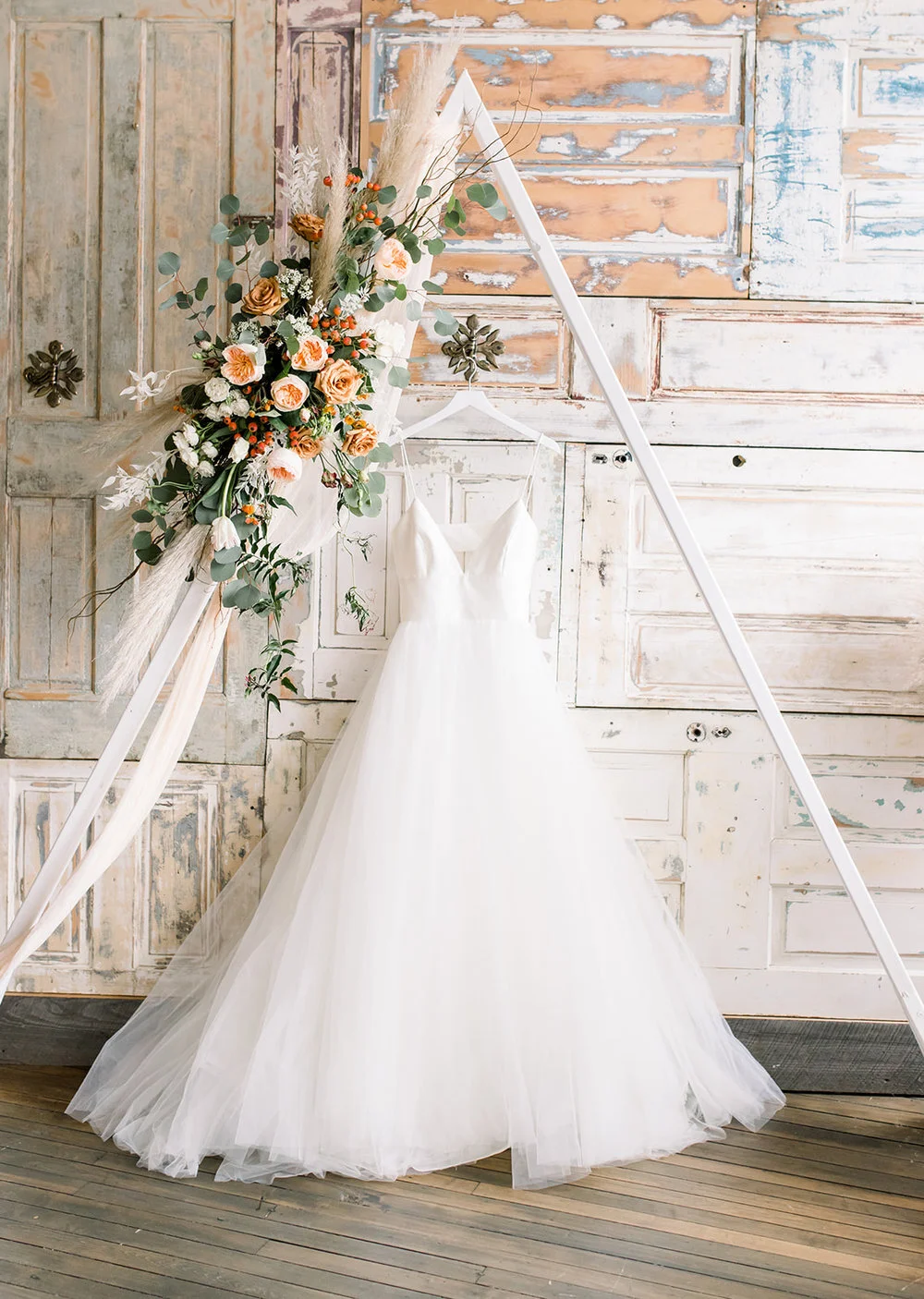 WHITE TRIANGLE ARCH $75