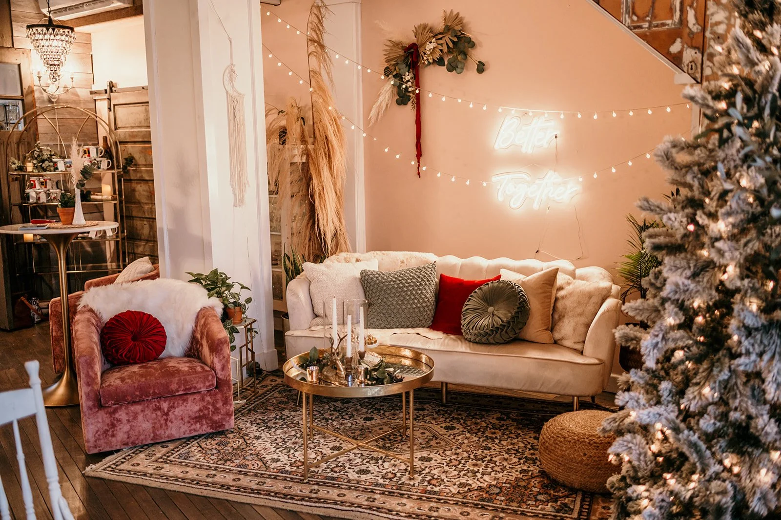 STEPHANIE &amp; CHRIS'S PETITE WEDDING