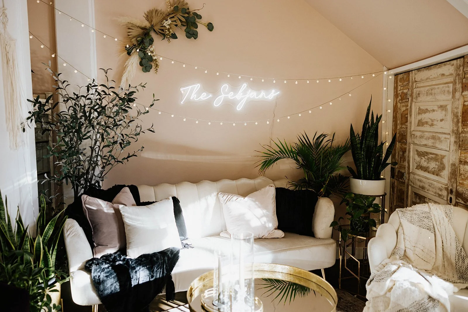 RHIANNON &amp; SHANE'S PETITE WEDDING