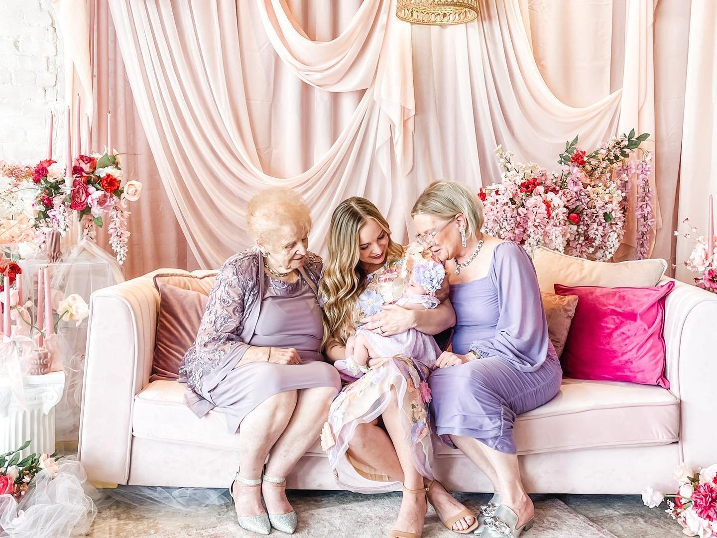 Sooo excited for another year of Open Studio Mother&rsquo;s Day photo sessions at our Chippy
Studio AND Chippy Chapel!! 💒 💐 📸 
Grab a spot! Link in bio! 
BYOPhotographer or camera! SET DESIGNS COMING SOON!
YAY!💞
@chippy.chapel