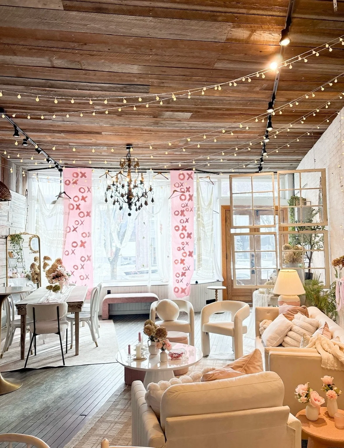 Happy Valentines Day! 🤍
Just a little reminder that you are loved 💕🥰

xoxo,
Chippy Chicks✨