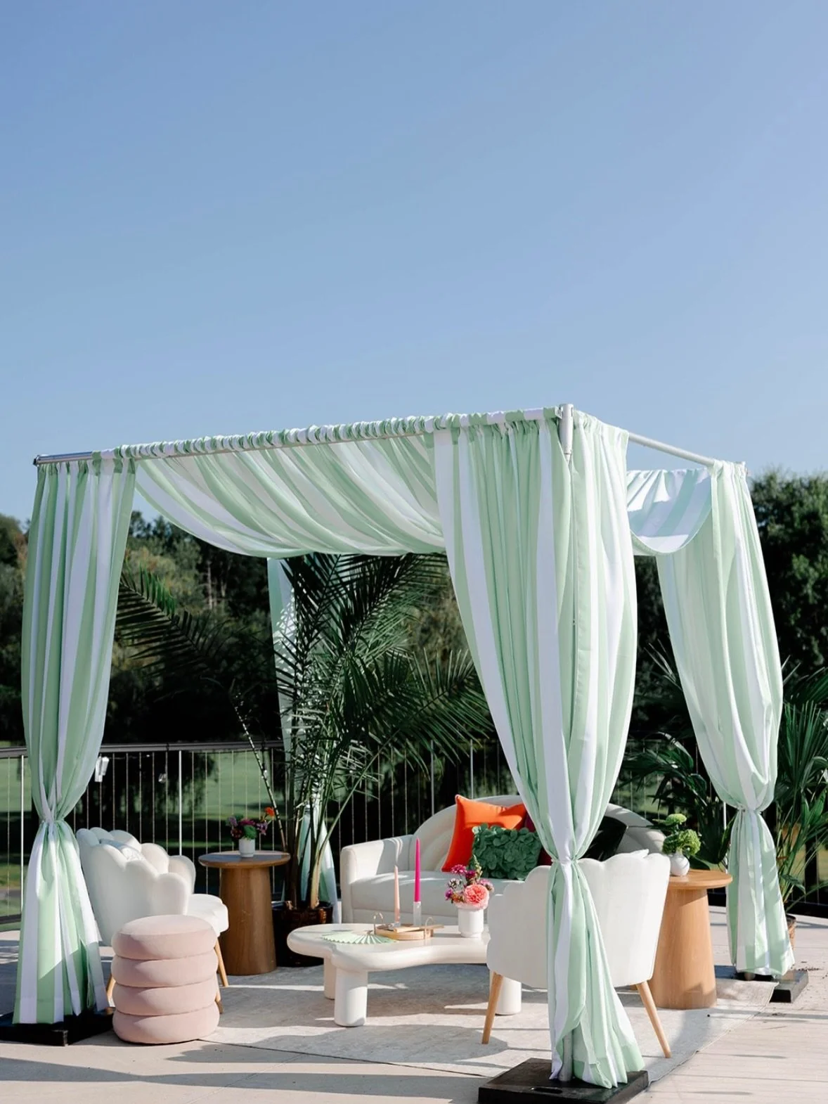 Summer magic starts here ☀️✨
Obsessing over this cabana-inspired lounge with the softest draping, tropical touches, and the prettiest little pops of color 🌿🍊🤍 A setup made for golden hour celebrations and summer nights ahead ✨
&bull;
Friendors🥂
R