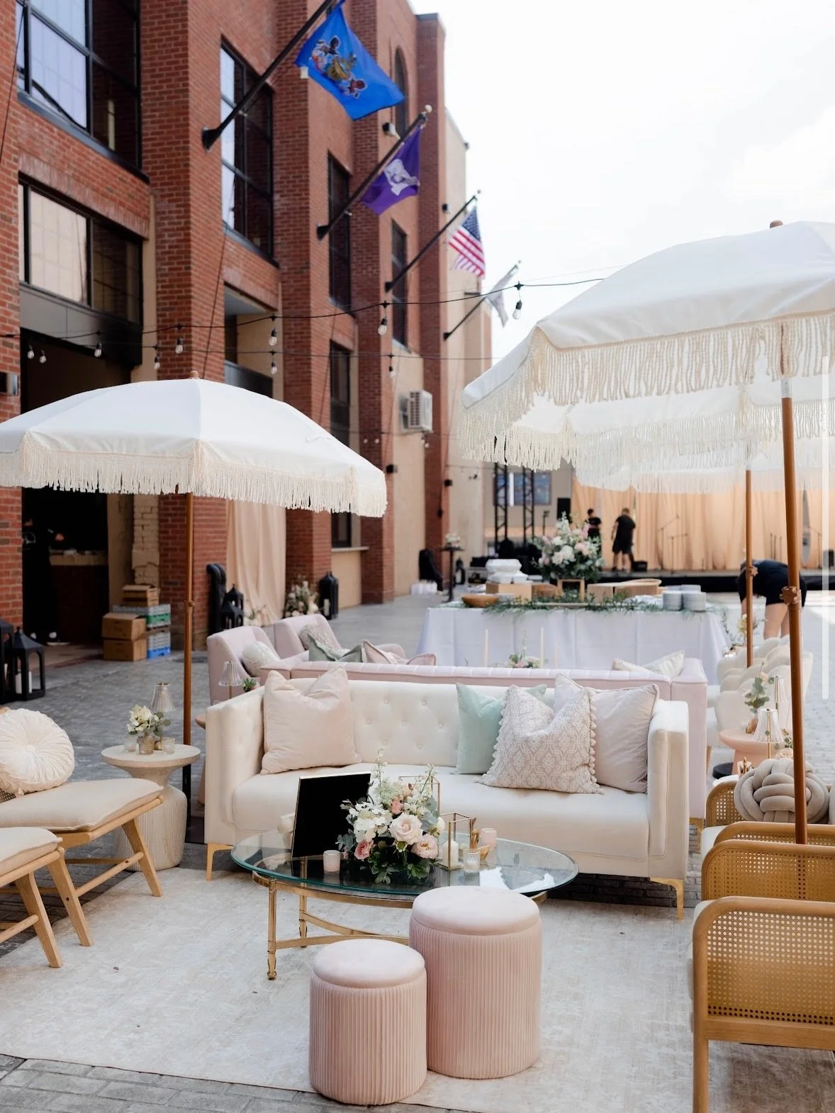 The umbrellas are back which means summer setups are officially in full swing🤍☀️ We&rsquo;re so ready for warm nights filled with celebrations, cocktails, and chippy magic🕯️✨