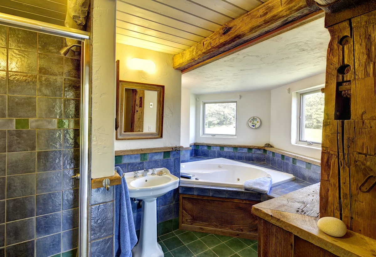 Bathroom 120.jpg