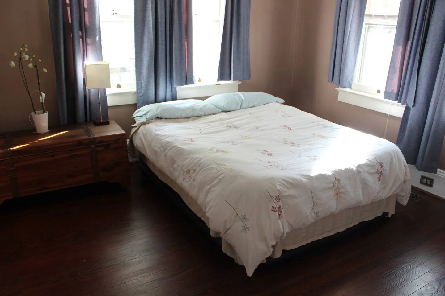 This is the room available. That is an air-matress currently set up in the room.