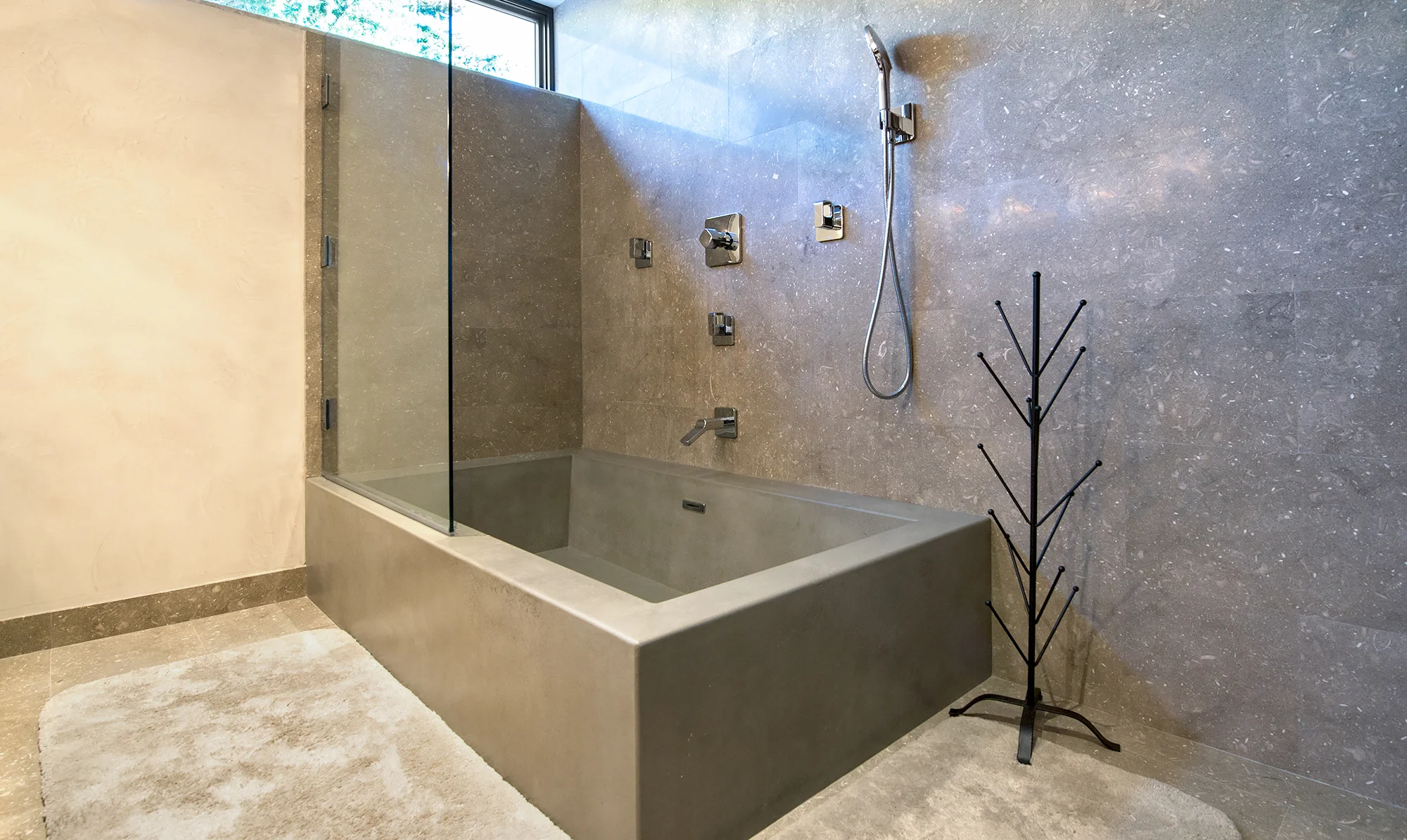 MONOLITHIC CONCRETE TUB