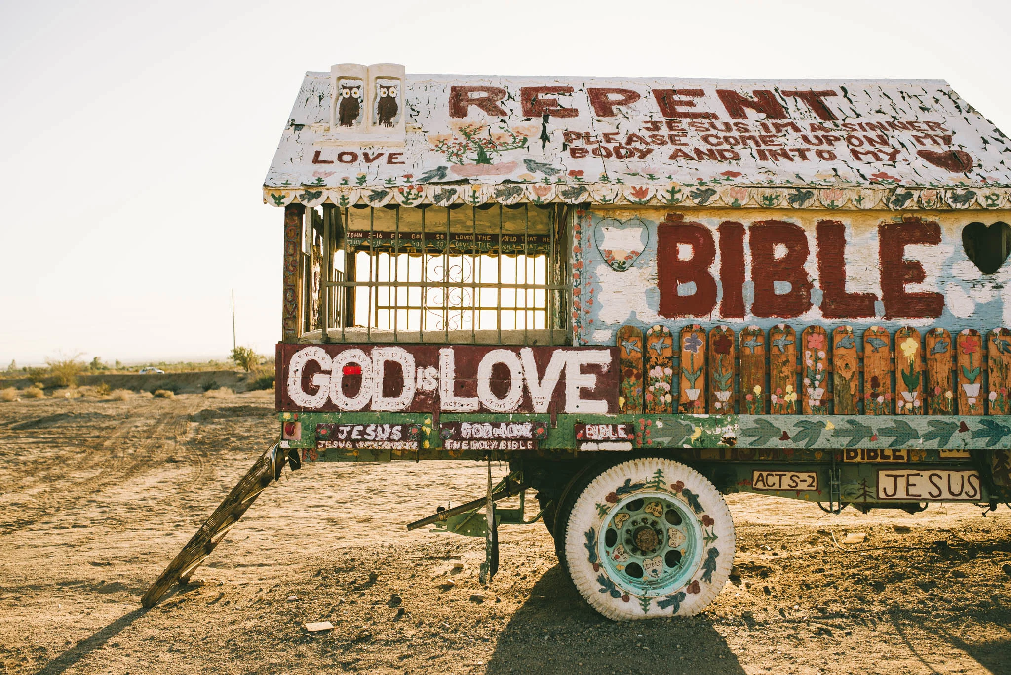 ©The Ryans Photography - Salvation Mountain - Travel Journal-3.jpg