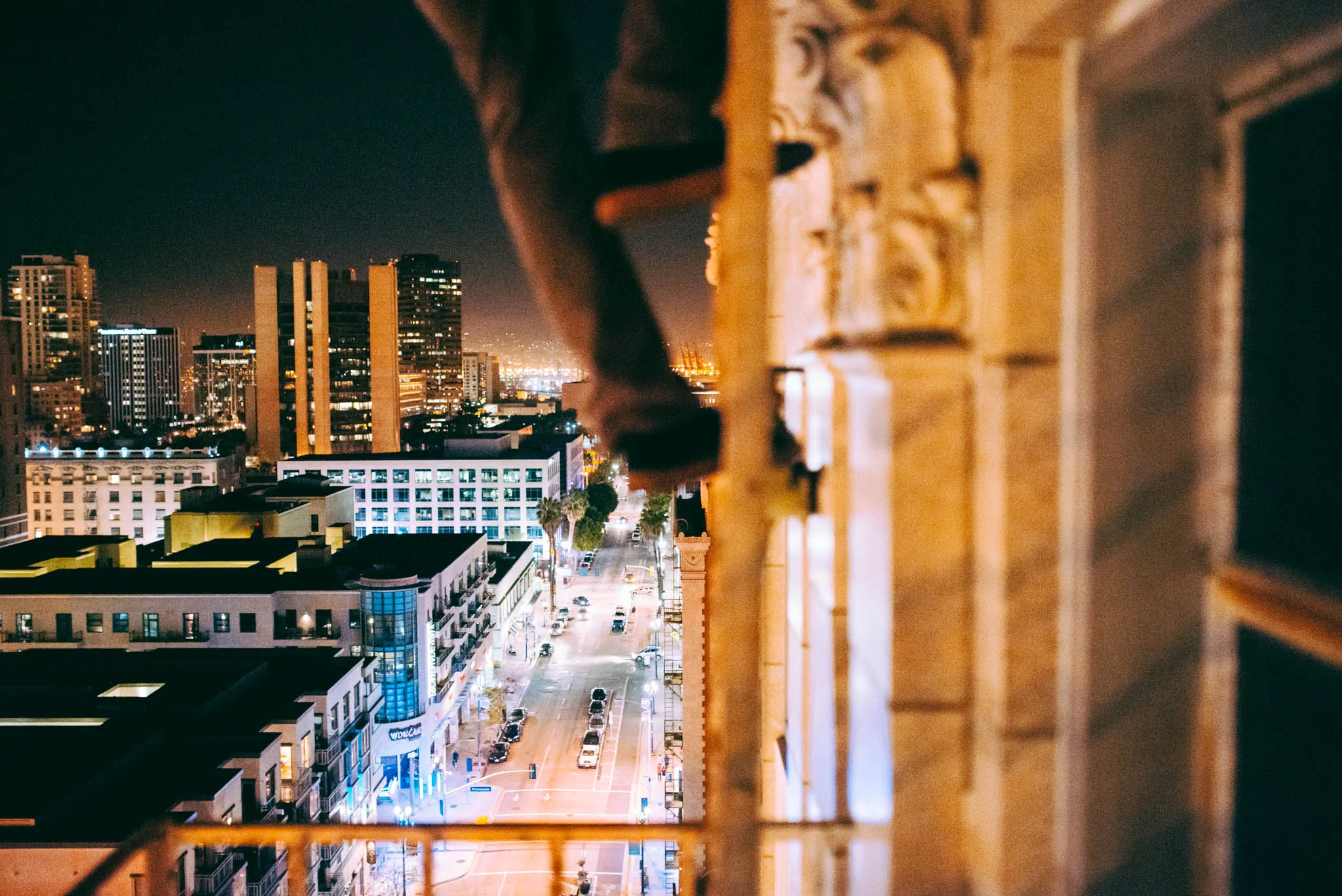 ©The Ryans Photography - Los Angeles Commercial Lifestyle - Evening Rooftop Cityscape-5.jpg