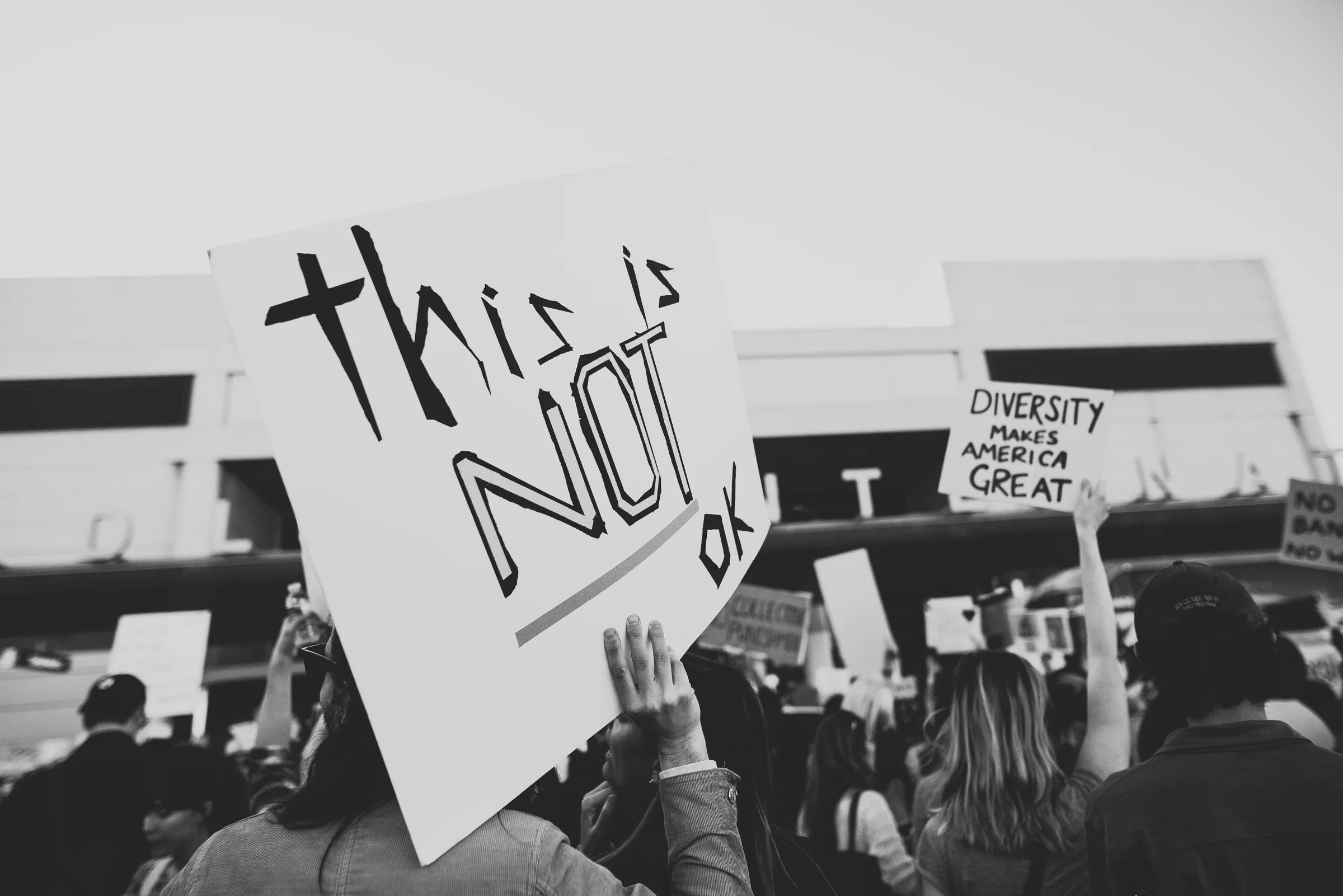 ©The Ryans Photography - LAX No Ban No Wall Protest-10.jpg