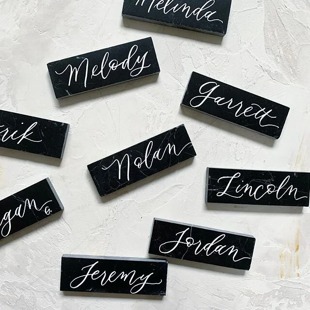 I did calligraphy for the first time this year 😱 and I&rsquo;m happy to report that I still remember how 😂

#moderncalligraphy #calligraphy #pointedpencalligraphy #fineartcalligraphy #santabarbaracalligraphy #santabarbaracalligrapher #santabarbarawedding #placecards