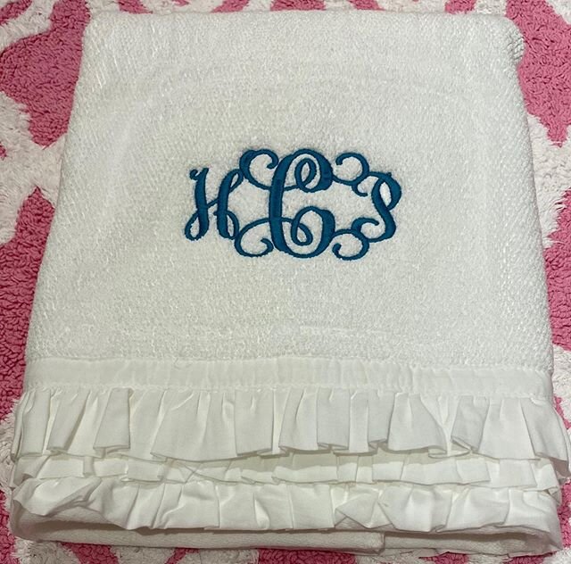 Adorable teenager bathroom towels.  #monogram #monogrameverything #teenagerbathroom