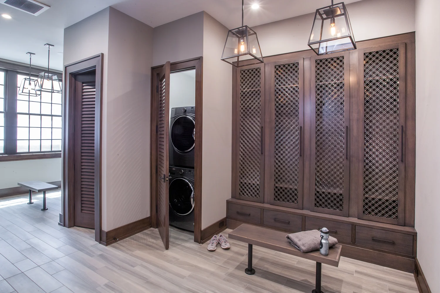 Masculine bathroom laundry room lockers contemporary - Fuchsia Design