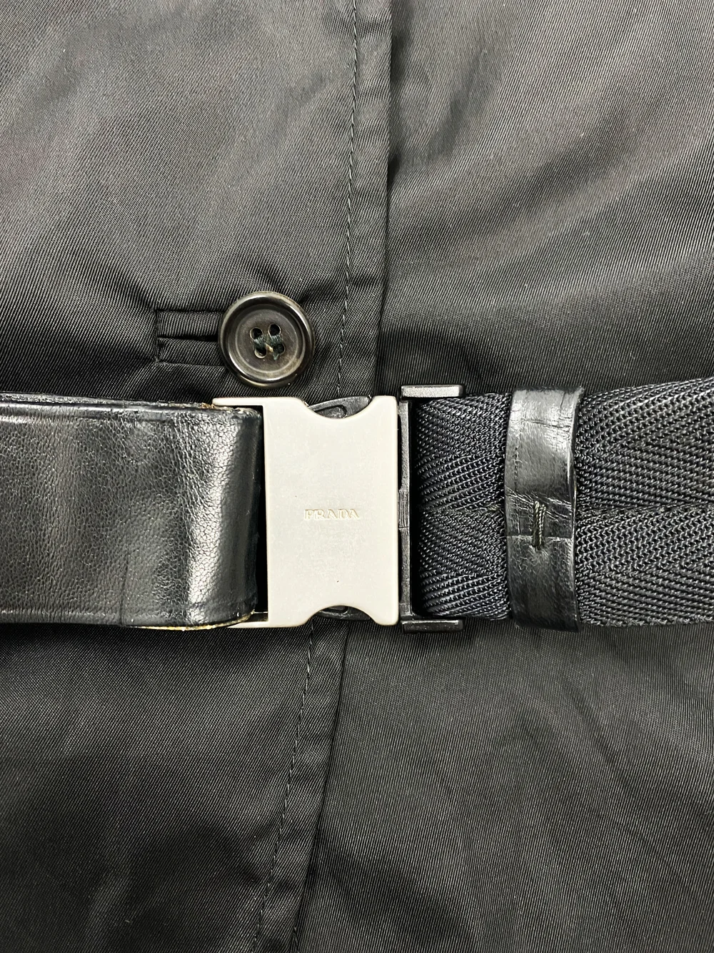 90s 1998SS PRADA ナイロンコート ベルクロ ジップアップ XL 90s 00s PRADA ナイロンコート ロングコート - メルカリ