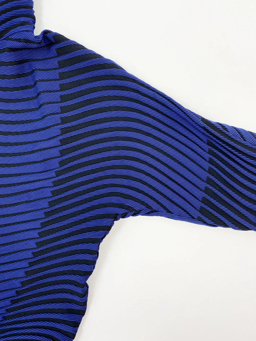 Issey Miyake blue wave pleated top — JAMES VELORIA