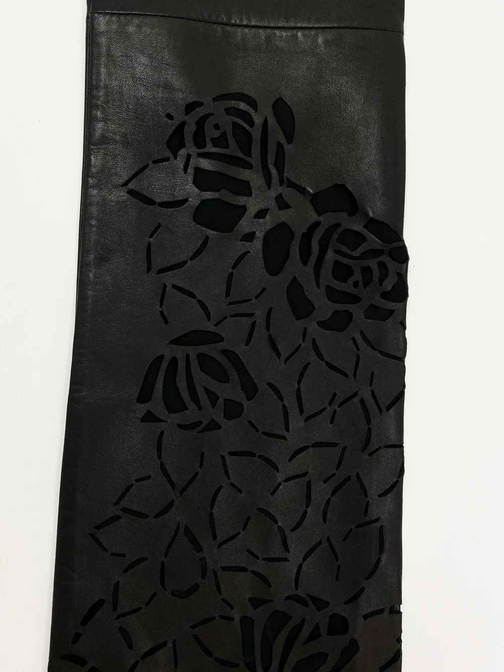 パンツ Versace Cut-Out Pants Gianni Versace 90s leather cutout pants — JAMES VELORIA
