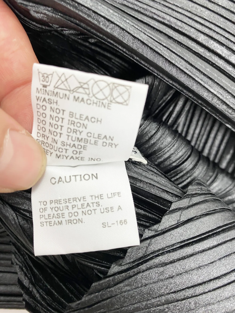 Issey Miyake zig zag pleated top — JAMES VELORIA