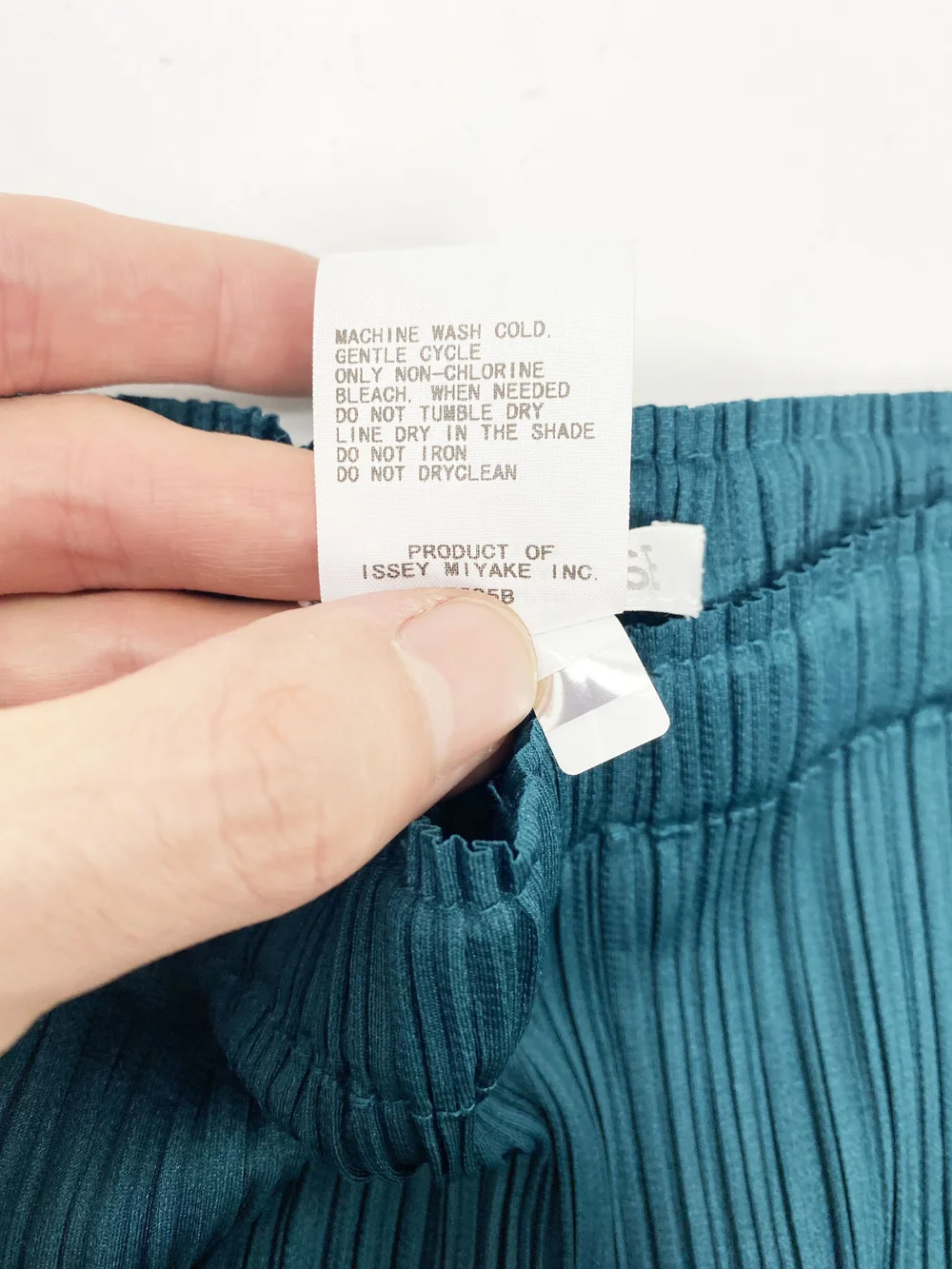 Pleats Please teal cropped pleated pants — JAMES VELORIA