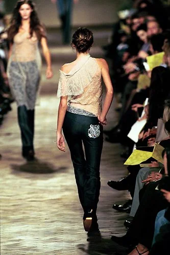 chloe-fall-winter-1999-2.jpeg