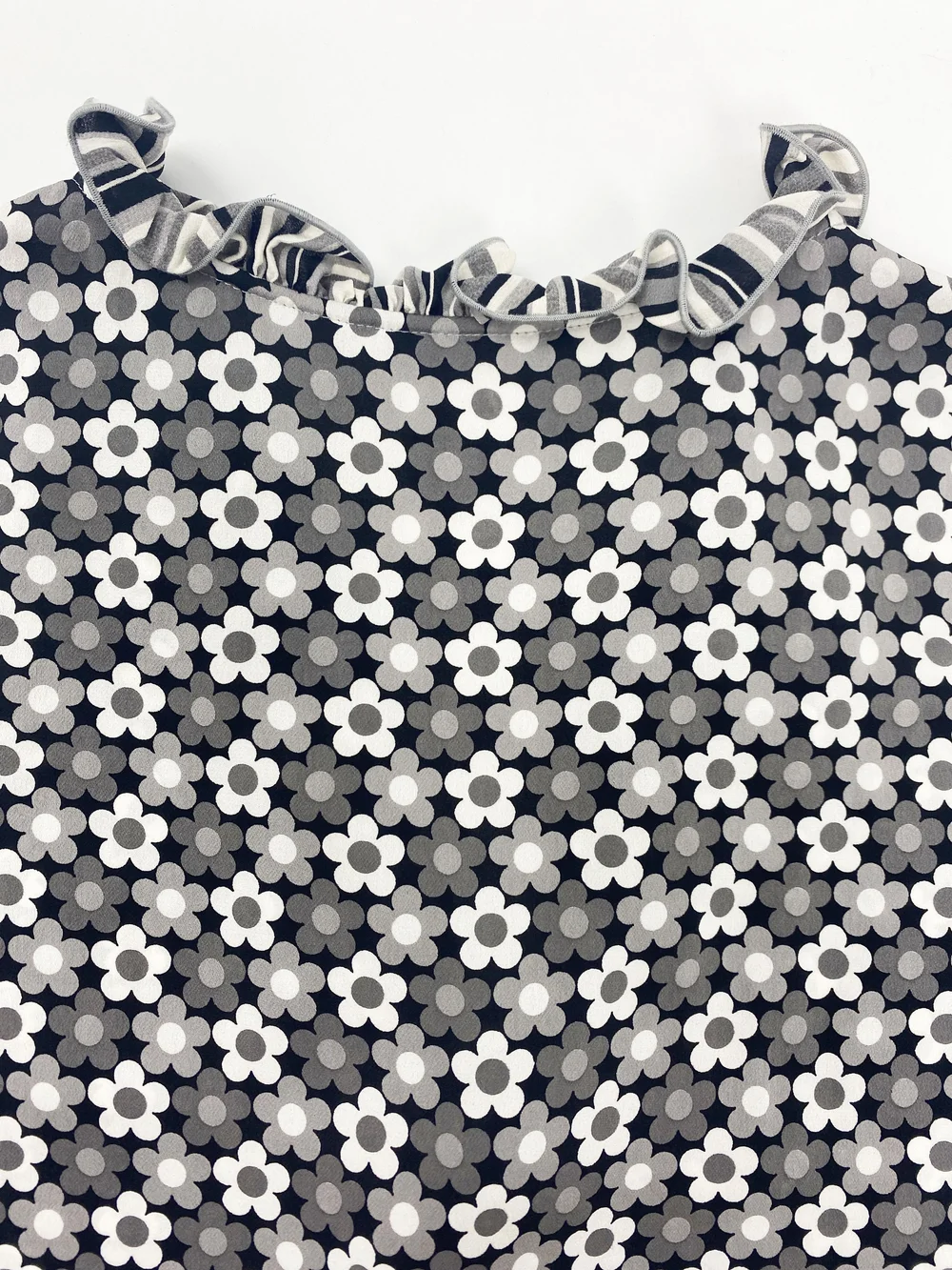 Celine F/W 2002 gray flower print silk wrap top — JAMES VELORIA