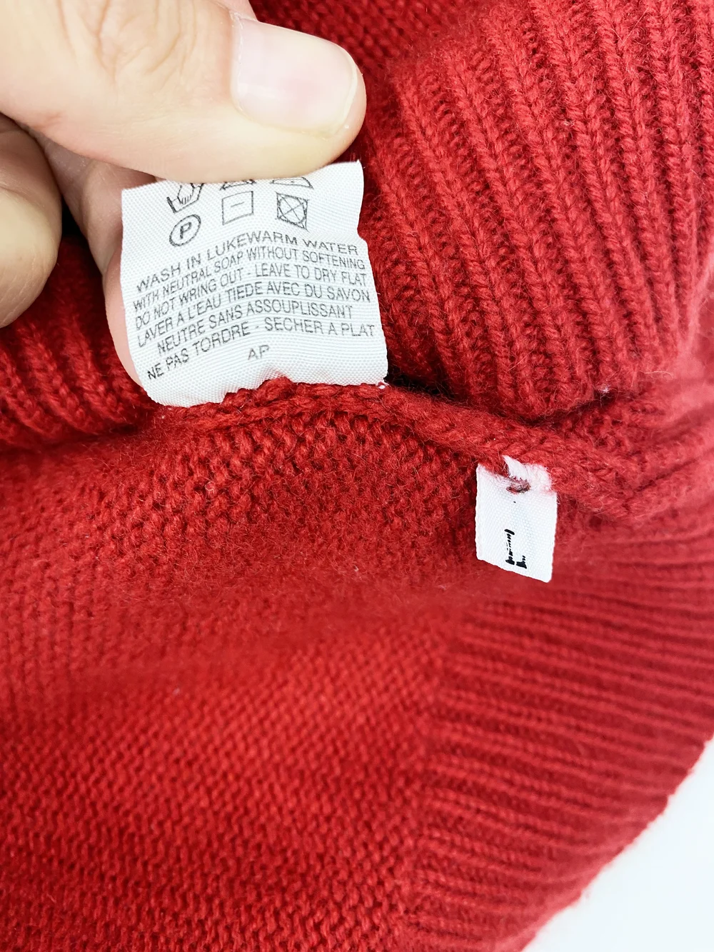 Celine F/W 1999 red cashmere sweater — JAMES VELORIA