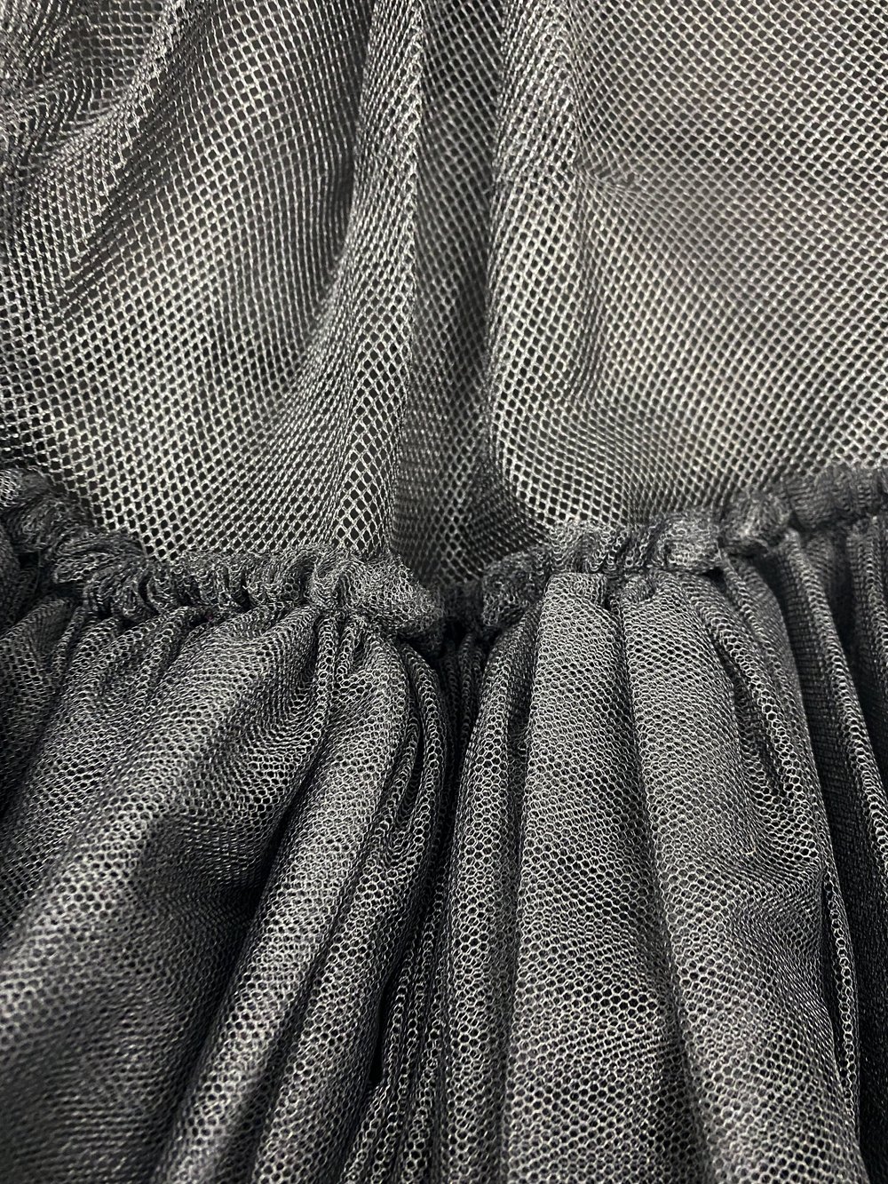 ゆか　0605 Yohji Yamamoto asymmetrical tulle pencil skirt — JAMES VELORIA